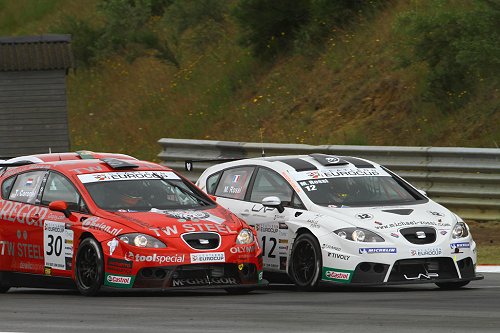 Tim Coronel passeert Michael Rossi